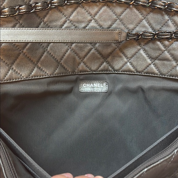Chanel Silver Quilted Women's Bag - Picture 6 of 10